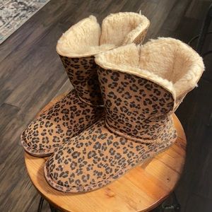 BearPaw leopard boots